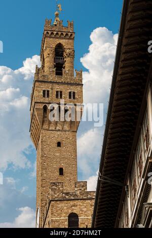 Florenz, Uhrturm des Palazzo Vecchio (1299) genannt Torre di Arnolfo, Piazza della Signoria, UNESCO Weltkulturerbe, Toskana, Italien, Europa Stockfoto