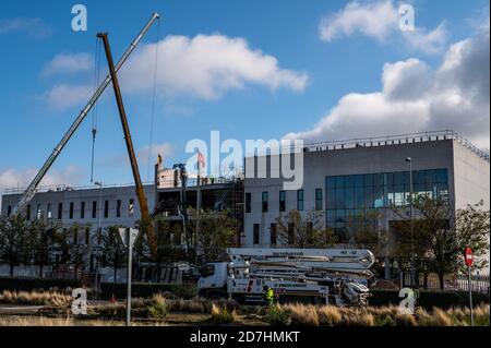 Madrid, Spanien. Oktober 2020. Blick auf den Bau des neuen Notkrankenhauses, Isabel Zendal Krankenhaus in Valdebebas, Dass es geplant ist, Unterstützung gegen Pandemien oder gesundheitliche Notlagen zu leisten und Anfang November 19 Betten für COVID-1,000-Patienten zur Verfügung zu stellen, da Madrid weiterhin eine hohe Zunahme von Coronavirus-Infektionen registriert. Quelle: Marcos del Mazo/Alamy Live News Stockfoto