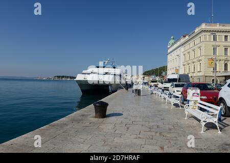 Riva Promenade ist der beliebteste und wichtigste öffentliche Ort in Split, Kroatien Stockfoto