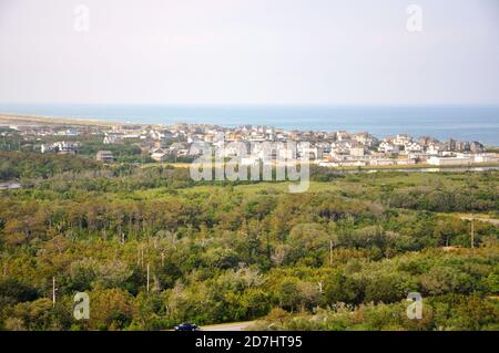 Stadt Buxton in Cape Hatteras, vom Cape Hatteras Leuchtturm in Cape Hatteras National Seashore, auf Hatteras Island, North Carolina NC, USA. Stockfoto