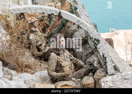 Ausstellung von Soldaten aus dem Zweiten Weltkrieg in Waffeneinbauten in den Großen Belagerungstunneln, Gibraltar Stockfoto