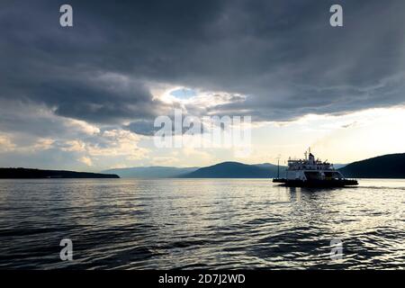 Boot über den St. Lawrence Fluss zur Insel „L'Isle-aux-Coudres“, Quebec, Kanada. Fähre, Fähre Stockfoto