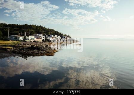 Stadt Trois-Pistoles am Ufer des St. Lawrence River, Quebec, Kanada Stockfoto