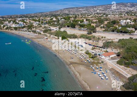 Luftaufnahme von Coral Bay Beach, Peyia, Zypern. Stockfoto