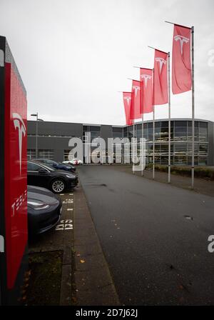 Hamburg, Deutschland. Oktober 2020. Außenansicht des neuen Tesla Service Centers. Quelle: Christian Charisius/dpa/Alamy Live News Stockfoto