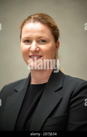 Stuttgart, Deutschland. Oktober 2020. Katja Schenke-Layland, Direktorin des Instituts für Naturwissenschaften und Medizin der Universität Tübingen. Quelle: Sebastian Gollnow/dpa/Alamy Live News Stockfoto