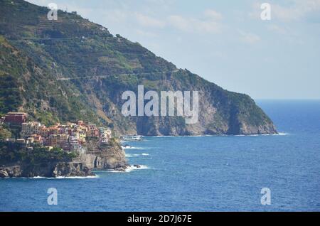 Schöne Manarola, Cinque Terre, Italien. Manarola ist eine kleine Stadt, eine Frazione der Gemeinde von Riomaggiore Stockfoto