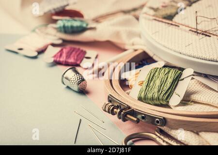 Stickerei-Set aus Kreuznähten Stockfoto