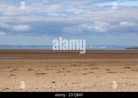 Blick von Sand Bay, Kewstoke, Somerset, Großbritannien auf Cardiff, Wales Stockfoto