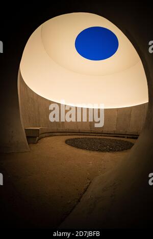 CAT CAIRN: THE KIELDER SKYSPACE - JAMES TURRELL 2000, Kielder Forest, Northumberland, England, UK Stockfoto