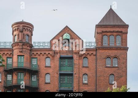 Deutschland, Hamburg, Speicherstadt, Altbau, Backstein-Industriegebäude mit Türmen Stockfoto