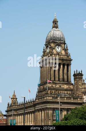 Barocker Uhrenturm am Rathaus von Leeds im Zentrum der Stadt Leeds, West Yorkshire, England. Stockfoto