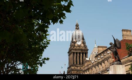 Barocker Uhrenturm am Rathaus von Leeds im Zentrum der Stadt Leeds, West Yorkshire, England. Stockfoto