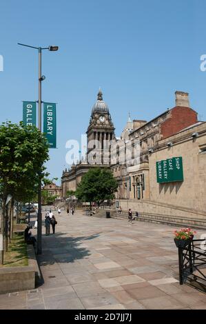 Barocker Uhrenturm am Rathaus von Leeds im Zentrum der Stadt Leeds, West Yorkshire, England. Stockfoto