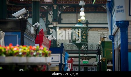 Marks & Spencer Uhr in Leeds Kirkgate Market, Leeds, West Yorkshire, England. Stockfoto