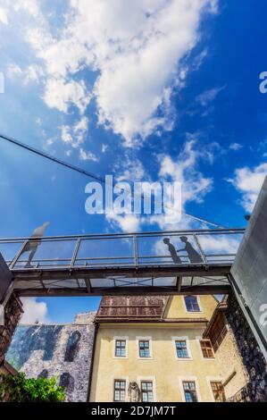 Österreich, Tirol, Reutte, Highline179 über einen erhöhten Gehweg Stockfoto