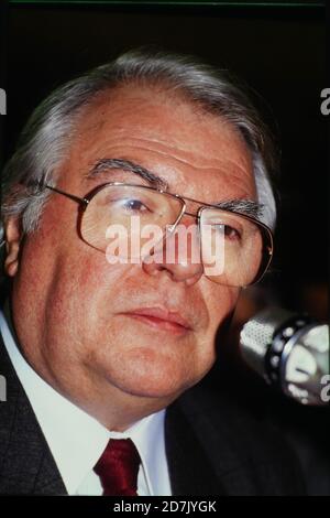 Porträt des französischen ehemaligen Premierministers Pierre Mauroy, Lyon, Frankreich, 90er Jahre Stockfoto