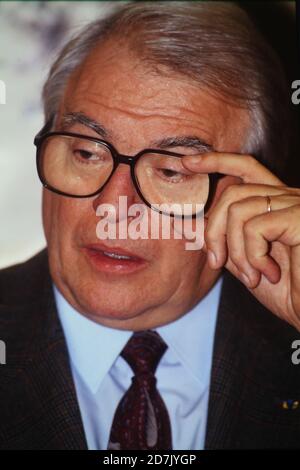 Porträt des französischen ehemaligen Premierministers Pierre Mauroy, Lyon, Frankreich, 90er Jahre Stockfoto