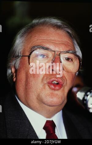 Porträt des französischen ehemaligen Premierministers Pierre Mauroy, Lyon, Frankreich, 90er Jahre Stockfoto
