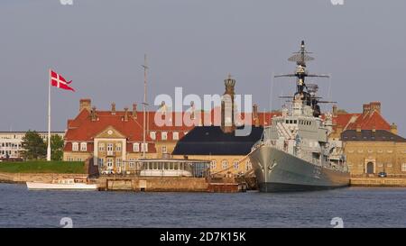 Kopenhagen, Dänemark - 04/30/2019: Historisches Kriegsschiff HDMS Peder Skram (Fregatte) der Royal Danish Navy, das auf der Holmen Insel in Kopenhagen andockt. Stockfoto