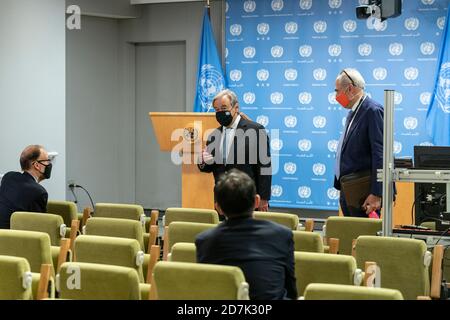 New York, Usa. Oktober 2020. UN-Generalsekretär Antonio Guterres führt am 23. Oktober 2020 im UN-Hauptquartier in New York eine Pressekonferenz zu Libyen durch. Generalsekretär sprach in den Medien über die Unterzeichnung eines Waffenstillstandsabkommens durch die libyschen Parteien in Genf. (Foto von Lev Radin/Sipa USA) Quelle: SIPA USA/Alamy Live News Stockfoto