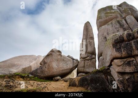 Verwitterte Granitfelsen auf den Inseln Peninnis Head, St Mary’s und Scilly Isles. Stockfoto