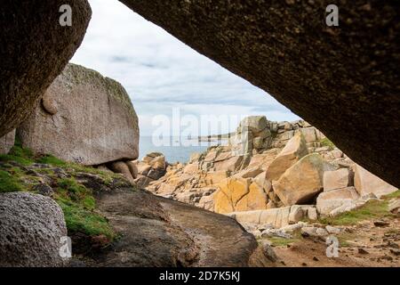 Verwitterte Granitfelsen auf den Inseln Peninnis Head, St Mary’s und Scilly Isles. Stockfoto