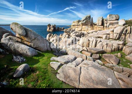 Verwitterte Granitfelsen auf den Inseln Peninnis Head, St Mary’s und Scilly Isles. Stockfoto