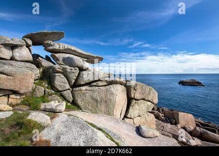 Verwitterte Granitfelsen auf den Inseln Peninnis Head, St Mary’s und Scilly Isles. Stockfoto