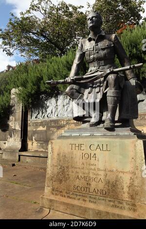 Das Scottish American Memorial oder "The Call 1914", errichtet 1927, Princes Street Gardens, Princes Street, Edinburgh, Schottland. Stockfoto