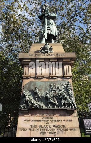 Denkmal für Soldaten des Black Watch Regiments, die im Burenkrieg gefallen sind, auf dem Hügel, Edinburgh, Schottland. Stockfoto