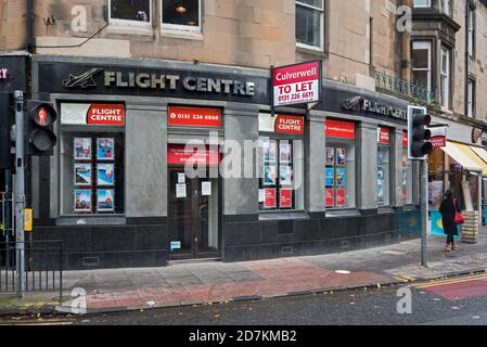 Filiale des Reisebüros Flight Centre in Edinburgh mit einem "To Let"-Zeichen, eine Reihe von Geschäften schließen aufgrund der Auswirkungen von Reisebeschränkungen. Stockfoto