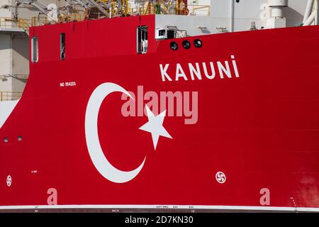 Kanuni Bohrschiff ist in Haydarpasa Hafen in Istanbul, Türkei am 23. Oktober 2020. Kanuni ist ein Ultra-Tiefwasserbohrer der sechsten Generation mit Türkei-Kennzeichnung Stockfoto