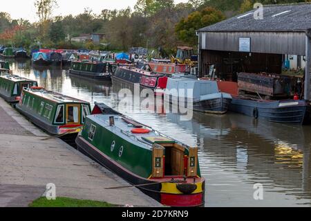 Die Schmalboot und Barge Wartung Werkstätten und Hof auf dem Grand Union Kanal in Braunston in northamptonshire. Stockfoto