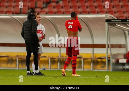 Stuttgart, Deutschland. 23. Okt, 2020. firo: 23.10.2020, Fußball, 1. Bundesliga, Saison 2020/2021, 5. Spieltag, VFB Stuttgart - FC Köln, Ismail Jakobs, 1. FC Köln, FC, Köln, ganze Figur, Geste, Enttauschung, Nutzung weltweit Credit: dpa/Alamy Live News Stockfoto