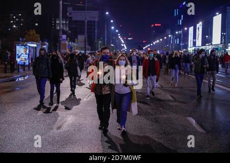 Warschau, Polen. Oktober 2020. 23. Oktober 2020, Warschau, Polen: Über 25,000 Menschen protestierten gegen das vom Verfassungsgericht verabschiedete Gesetz gegen Abtreibung. Auf diese Weise ist Polen zum regimesten Staat in Europa im Hinblick auf das Abtreibungsrecht geworden. Kredit: Grzegorz Banaszak/ZUMA Wire/Alamy Live Nachrichten Stockfoto
