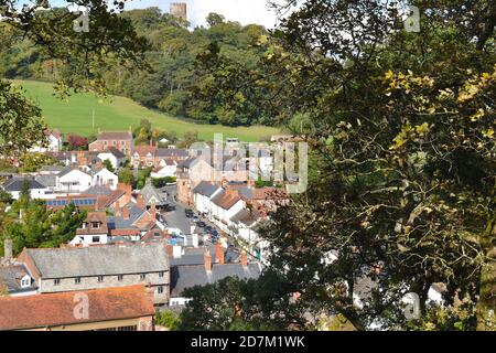 Dunster Dorf zwischen Ausläufern des Exmoor Nationalparks und der Somerset Küste. Es ist wahrscheinlich die größte und intakte englische mittelalterliche Einrichtung Stockfoto