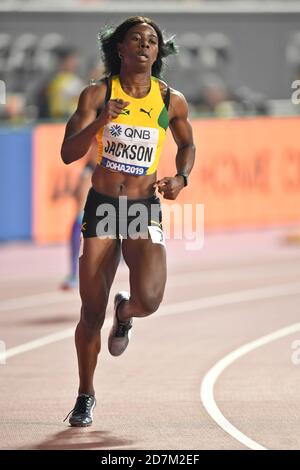 Shericka Jackson (Jamaika). 400 Meter Frauen Halbfinale. IAAF Leichtathletik-Weltmeisterschaften, Doha 2019 Stockfoto