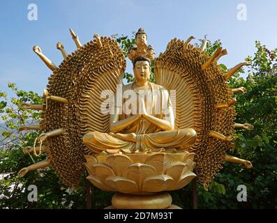 Nahaufnahme des Gesichts von Buddhas in zehntausend Buddhas Kloster Stockfoto