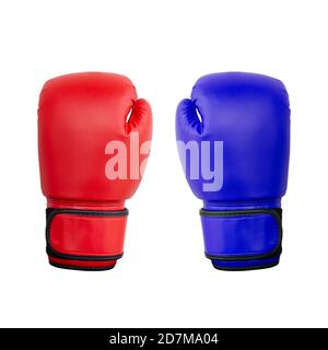 Rote und blaue Boxhandschuhe isoliert auf weißem Hintergrund. Stockfoto