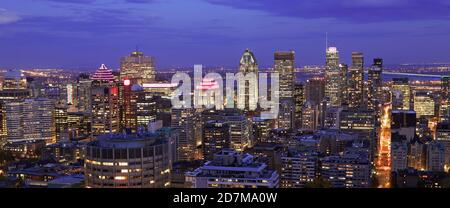 Luftaufnahme der Skyline von Montreal im Herbst in der Abenddämmerung, Quebec, Kanada Stockfoto