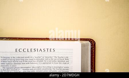 Offene Seiten des biblischen Hintergrunds (Buch der Prediger) Stockfoto