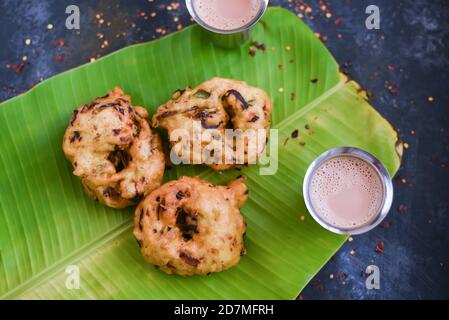 vada parippu vada Kerala Tee Zeit Snacks, gebrannte Snacks für Onam Festival. Hausgemachte traditionelle Kerala Snacks. Stockfoto
