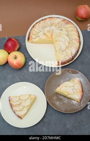 apfelkuchen in Stücke geschnitten, Dessertfrucht Stockfoto