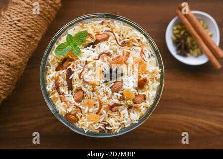 Huhn Biryani biriyani mit Basmati-Reis. Indische Reis Lebensmittel. Fisch biryani mutton biryani Rindfleisch biryani veg biryani pulav oder pilaf. Stockfoto