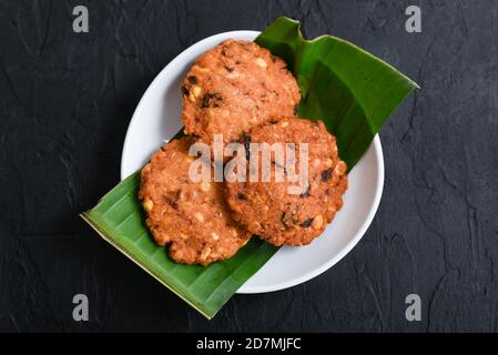 vada parippu vada Kerala Tee Zeit Snacks, gebrannte Snacks für Onam Festival. Hausgemachte traditionelle Kerala Snacks. Stockfoto