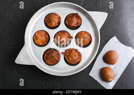 Kerala Tee Zeit Snacks, gebrannte Snacks für Onam Festival. Hausgemachte traditionelle Kerala Snacks. Stockfoto