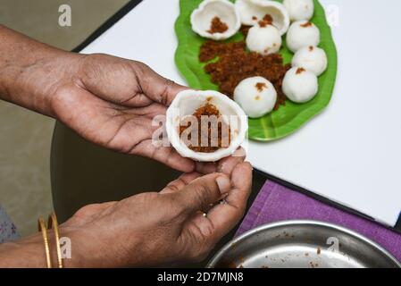 Kerala Tee Zeit Snacks, gebrannte Snacks für Onam Festival. Hausgemachte traditionelle Kerala Snacks. Stockfoto