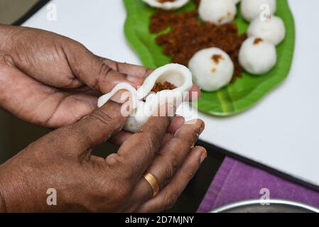 Kerala Tee Zeit Snacks, gebrannte Snacks für Onam Festival. Hausgemachte traditionelle Kerala Snacks. Stockfoto