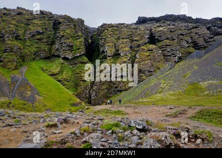 Rauðfeldsgjá ist eine Schlucht auf der Halbinsel Snæfellsnes in Island. Stockfoto